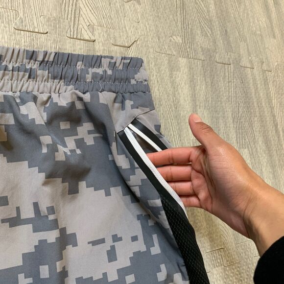 Spyder Active Shorts Mens XL Extra Large Grey Camo Drawstring Tie Elastic Waist - Picture 3 of 10